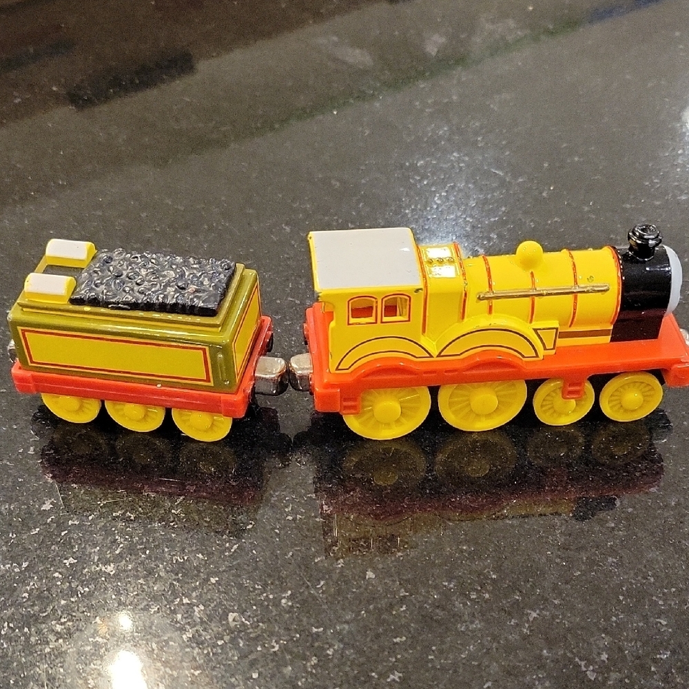 Thomas & Friends Yellow and Red Vehicle Set